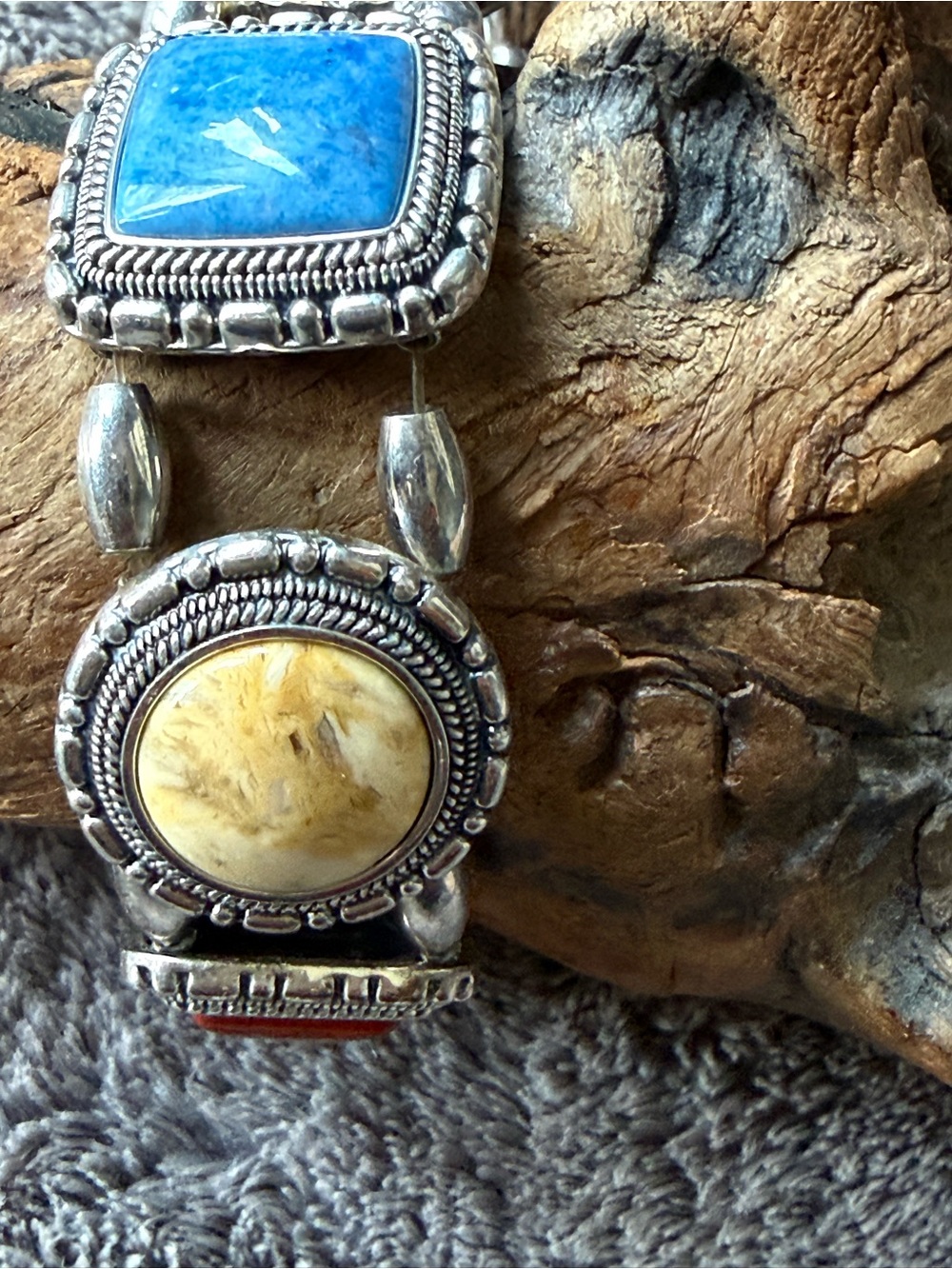 Orvis woman’s watch with semi precious stones in silvertone, abalone oval face. - Picture 5 of 12